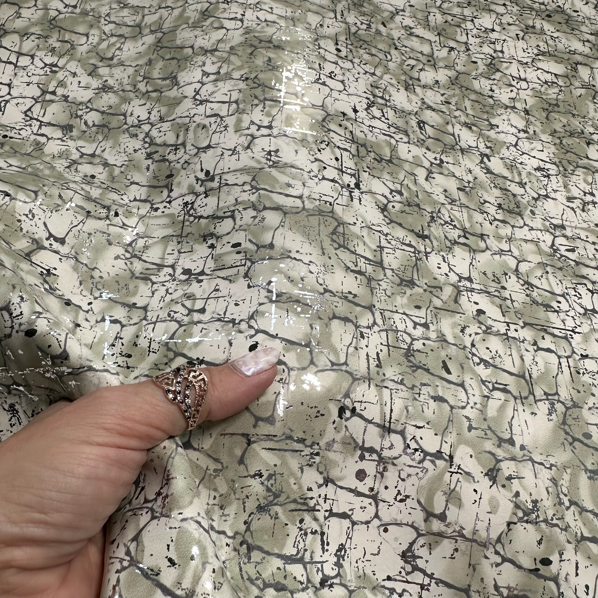 Schuh- & Taschenleder „Abstract Silver Smoke“ – Lammnappa mit Metallic-Print Pastell Grün