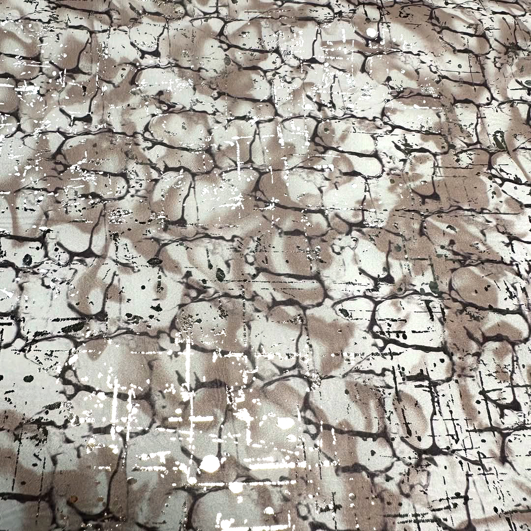 Schuh- & Taschenleder „Abstract Silver Smoke auf Beige“ – Lammnappa mit Metallic-Print 