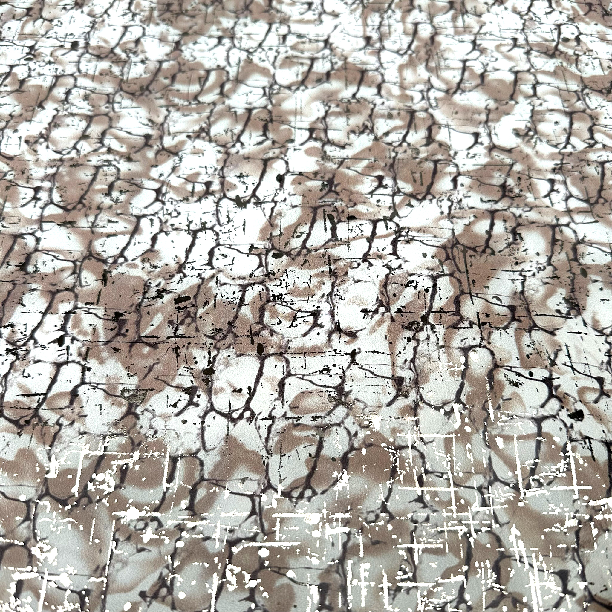 Schuh- & Taschenleder „Abstract Silver Smoke auf Beige“ – Lammnappa mit Metallic-Print 