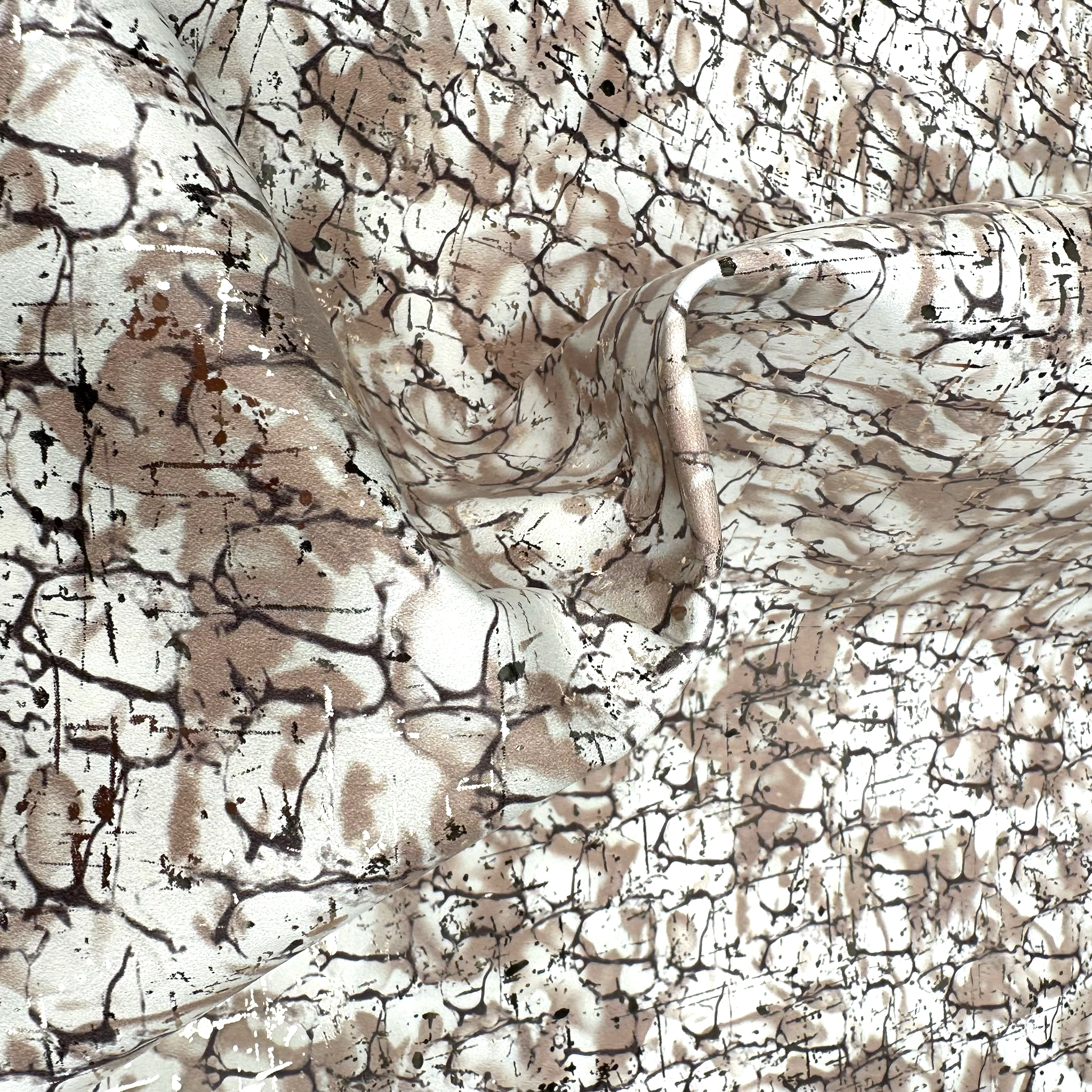 Schuh- & Taschenleder „Abstract Silver Smoke auf Beige“ – Lammnappa mit Metallic-Print 