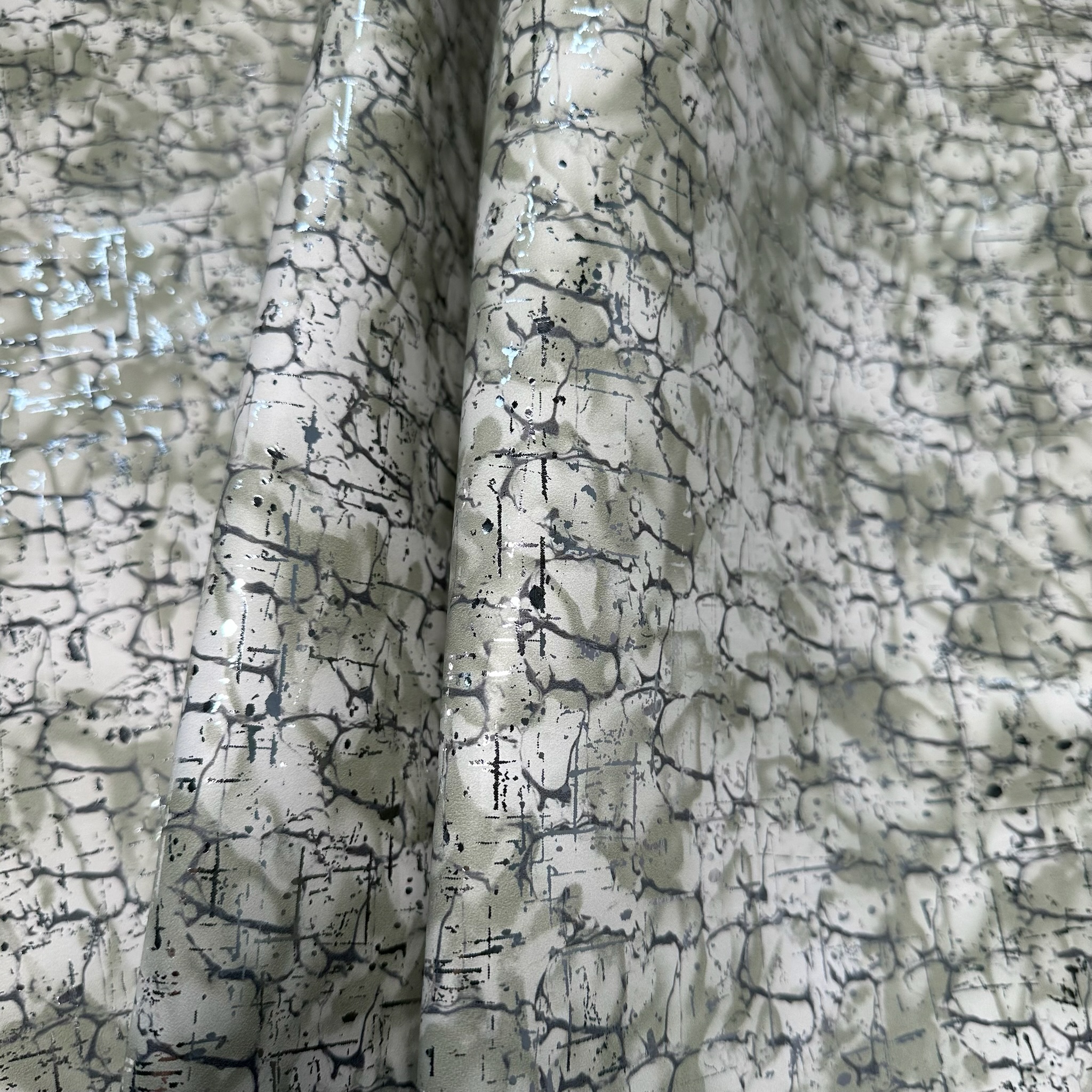 Schuh- & Taschenleder „Abstract Silver Smoke“ – Lammnappa mit Metallic-Print Pastell Grün