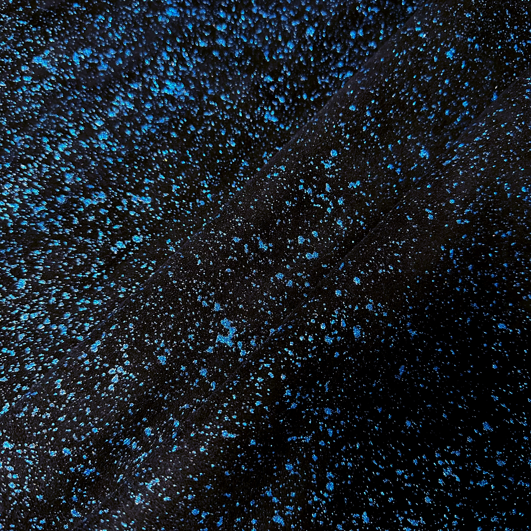 Schuh- & Taschenleder „Blauer Glitteruniversum“ – Schwarzes Lammleder mit Glitter in Blau-Metallic 