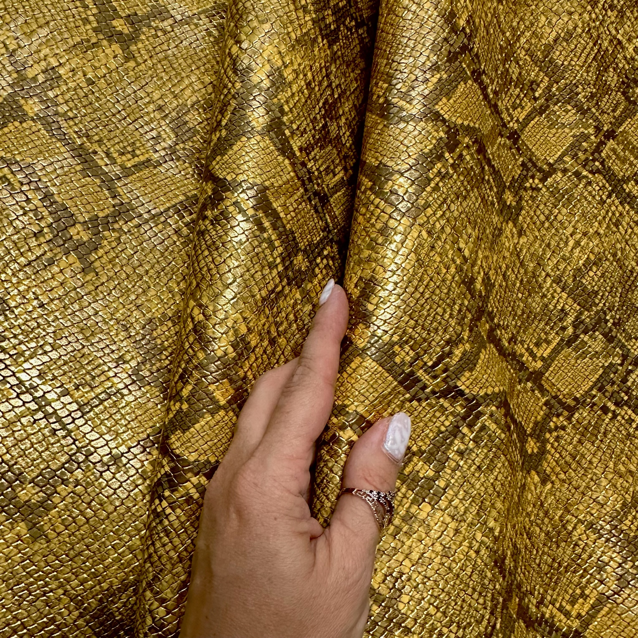 Schuh- & Taschenleder „Python Gold“ – Rindleder mit 3D-Reptilprägung & Metallic-Finish