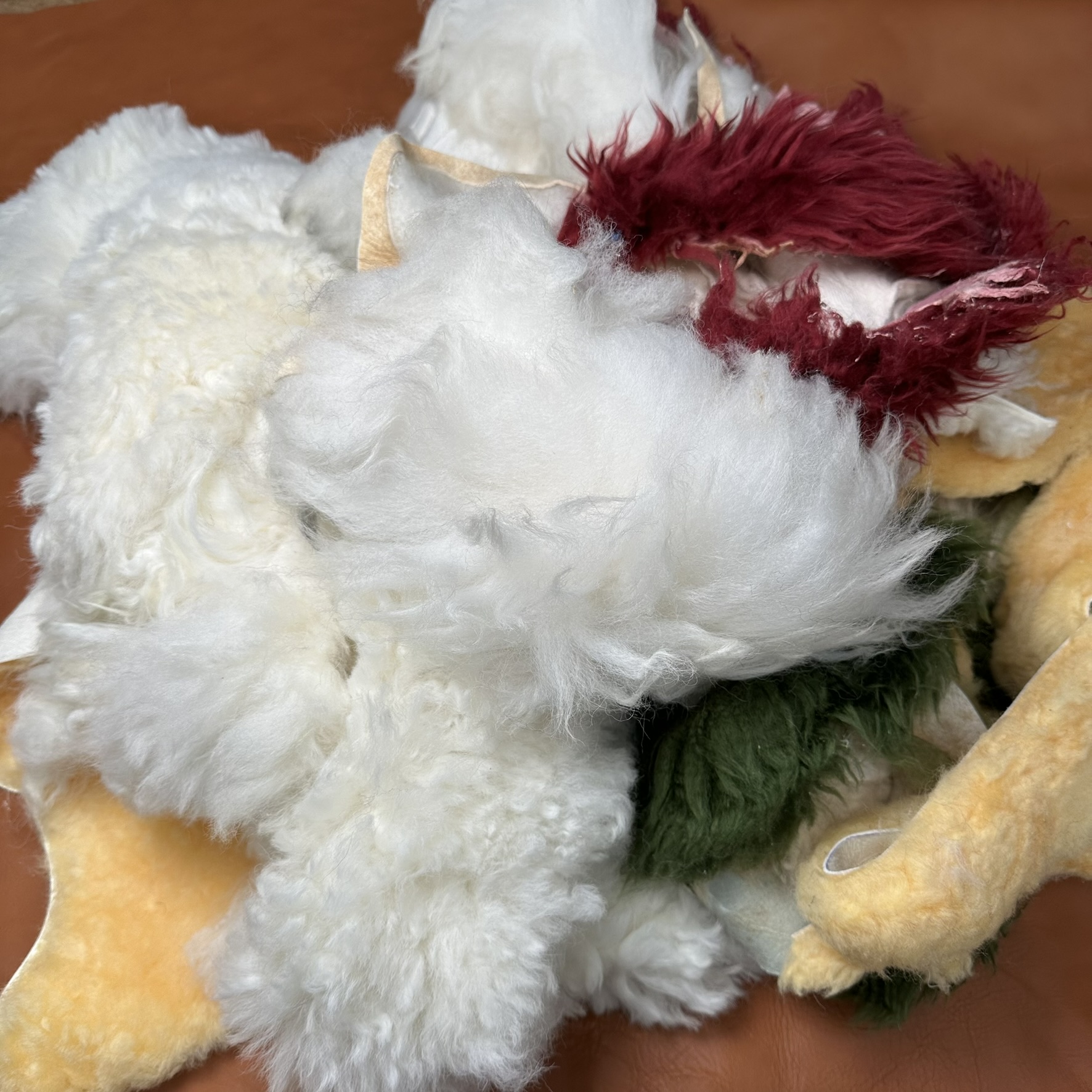 1 Kg Fellreste gemischte Farben Stärken aus Bekleidungs und Schuhherstellung