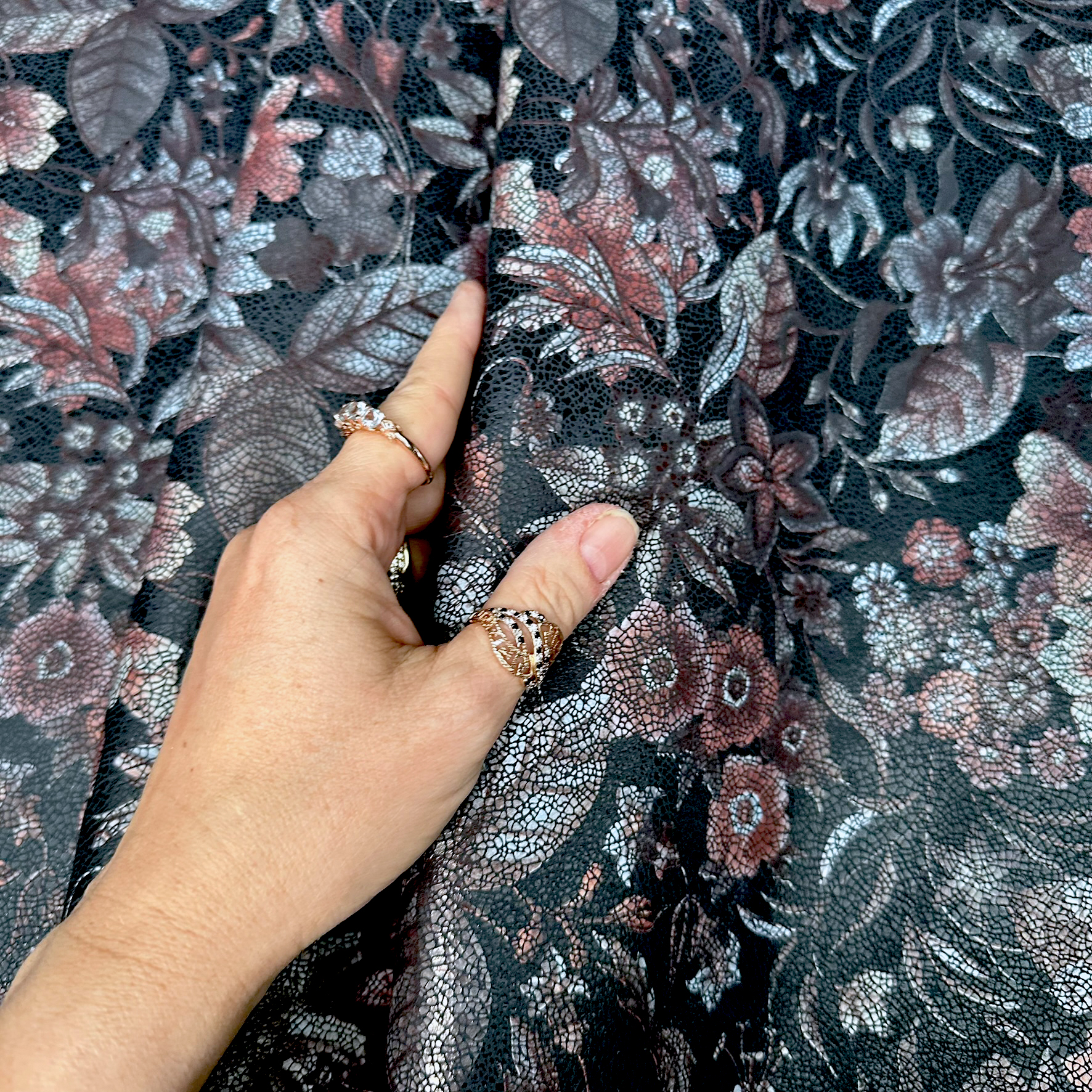 Schuh- & Taschenleder „Blumenmeer Multicolor in gedeckten Farben“ – Rindleder mit floraler Folierung in Mosaikoptik