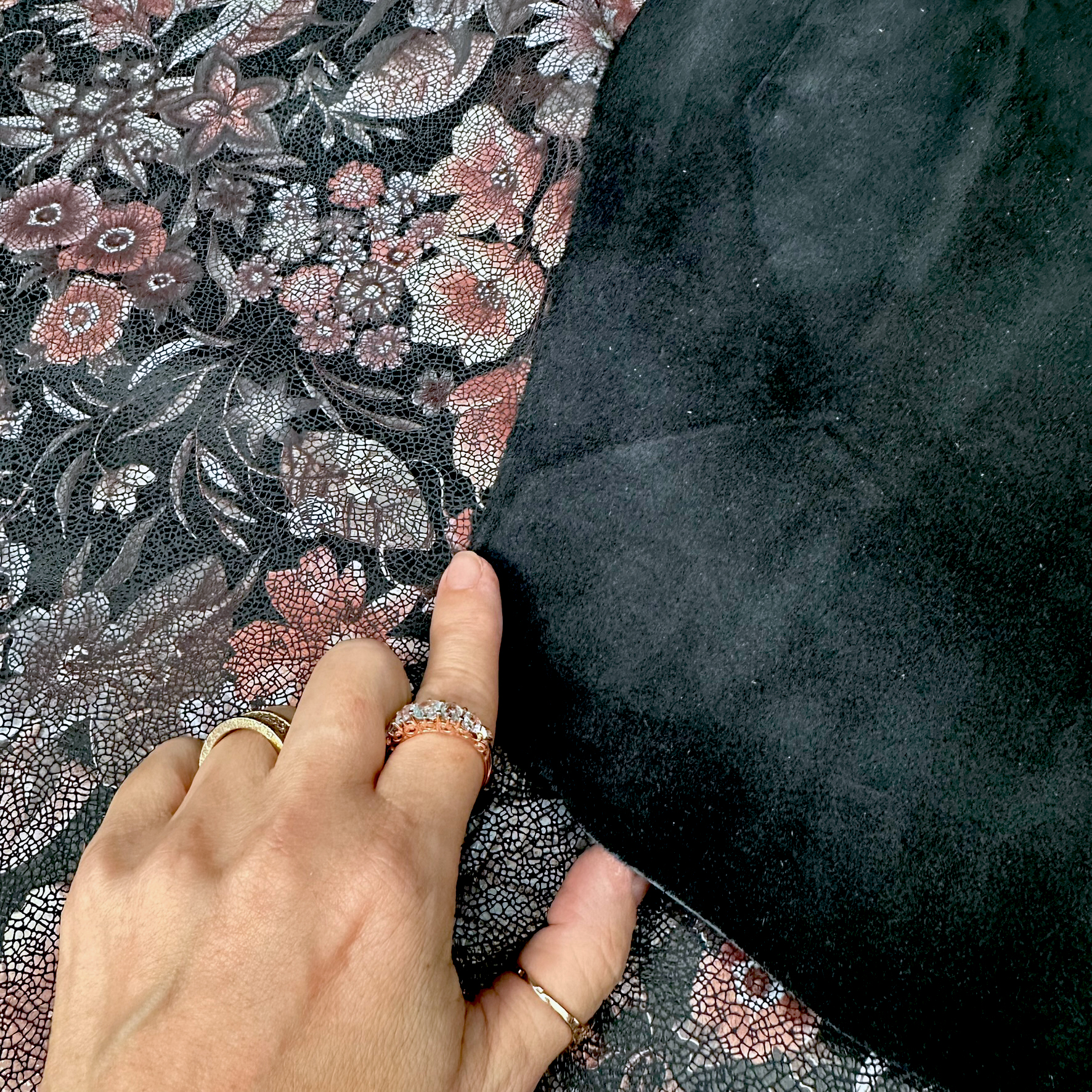 Schuh- & Taschenleder „Blumenmeer Multicolor in gedeckten Farben“ – Rindleder mit floraler Folierung in Mosaikoptik