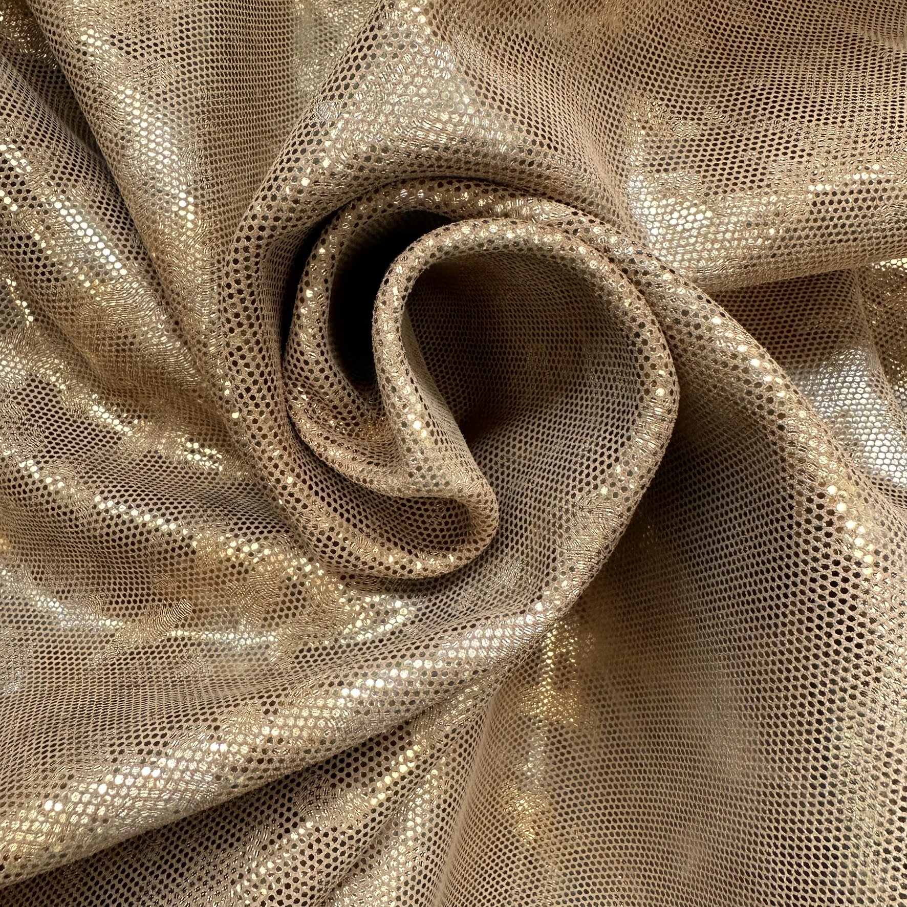 Schuh- & Taschenleder „Waben Goldbeige“ – Veloursleder mit Wabenprägung & Metallic-Finish