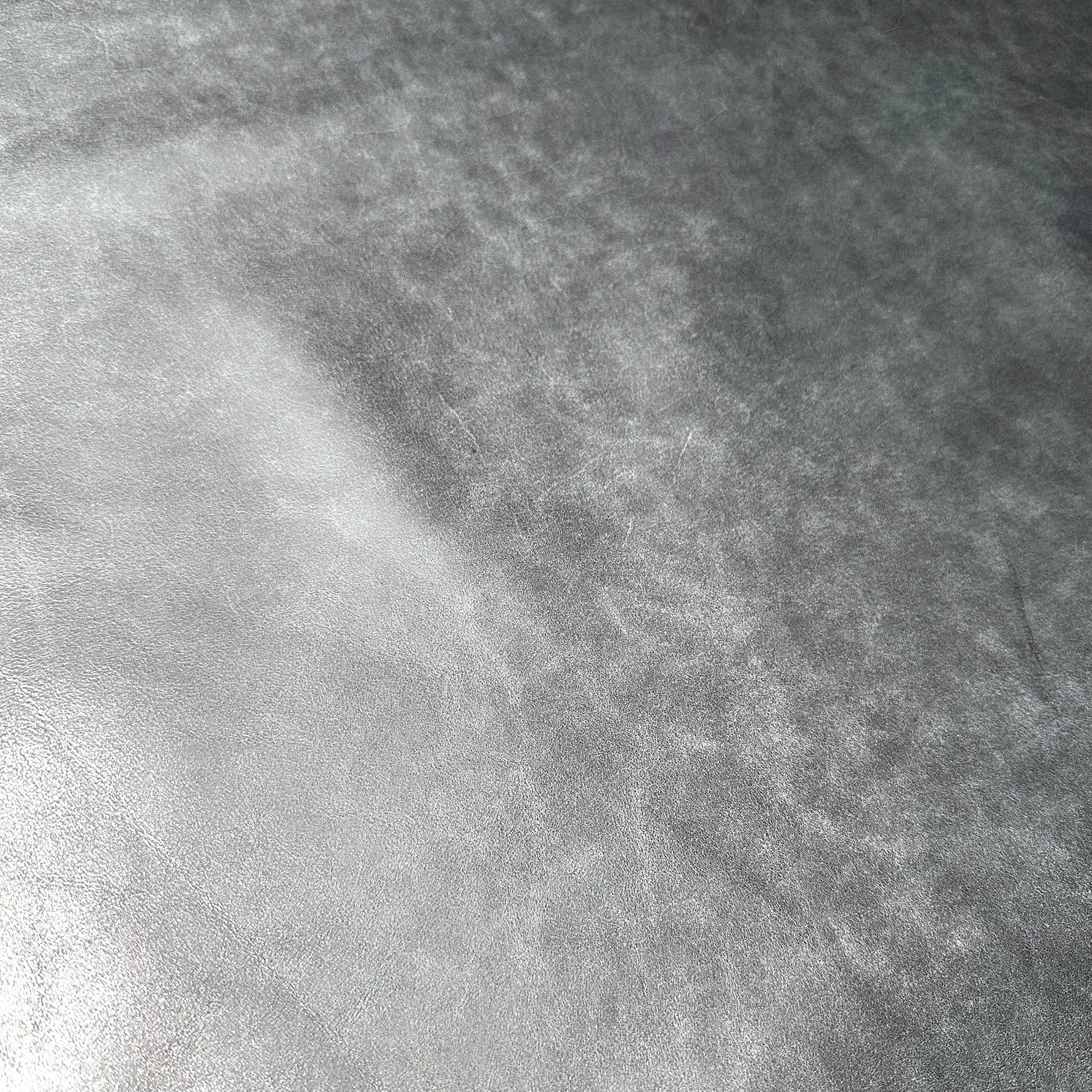 Schuh- & Taschenleder „Antiker Silberlook“ – Rindleder mit einer metallisch glänzenden Folierung  