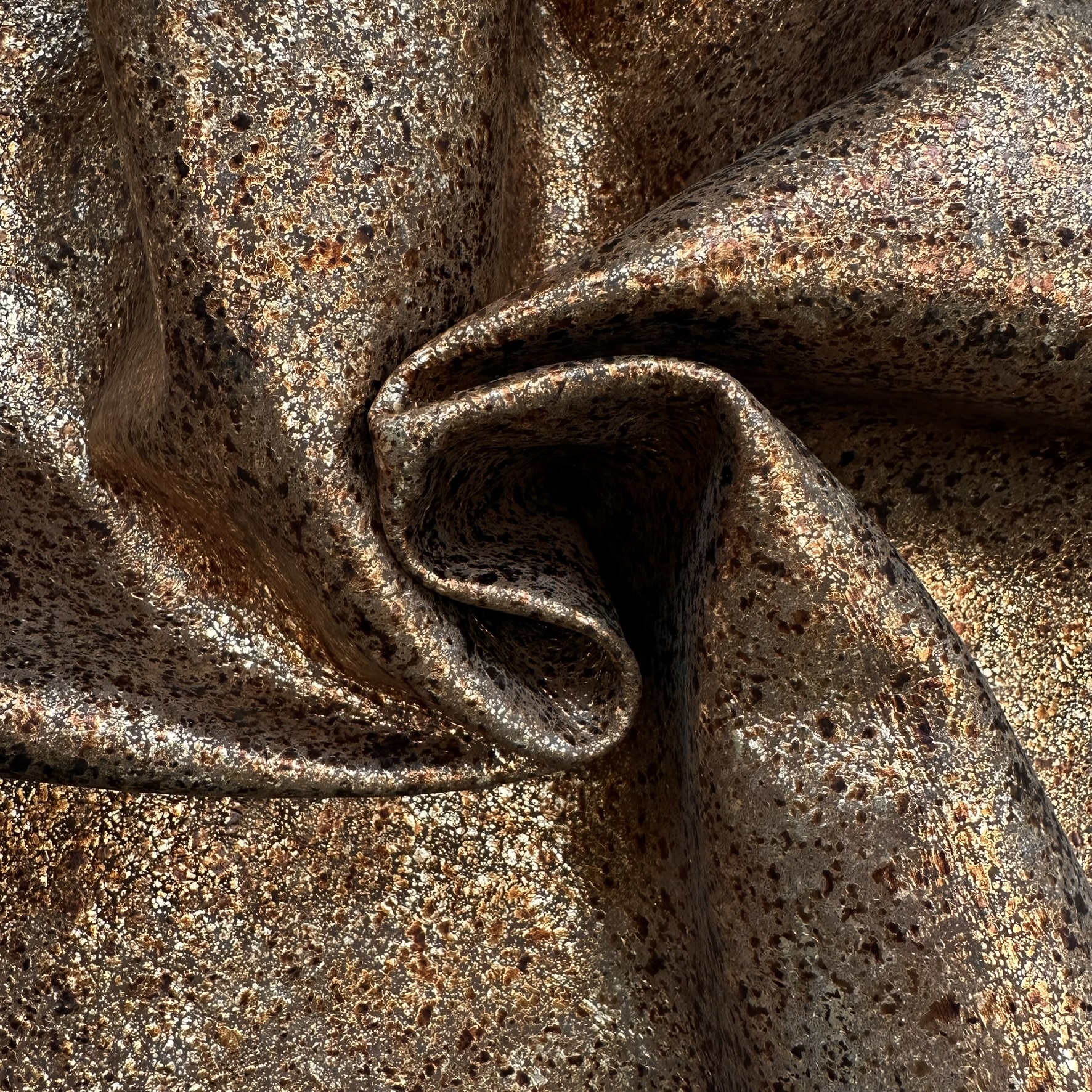 Schuh- & Taschenleder „Golden Marble Rust“ – Nubuk mit Goldfolierung und Marmoroptik