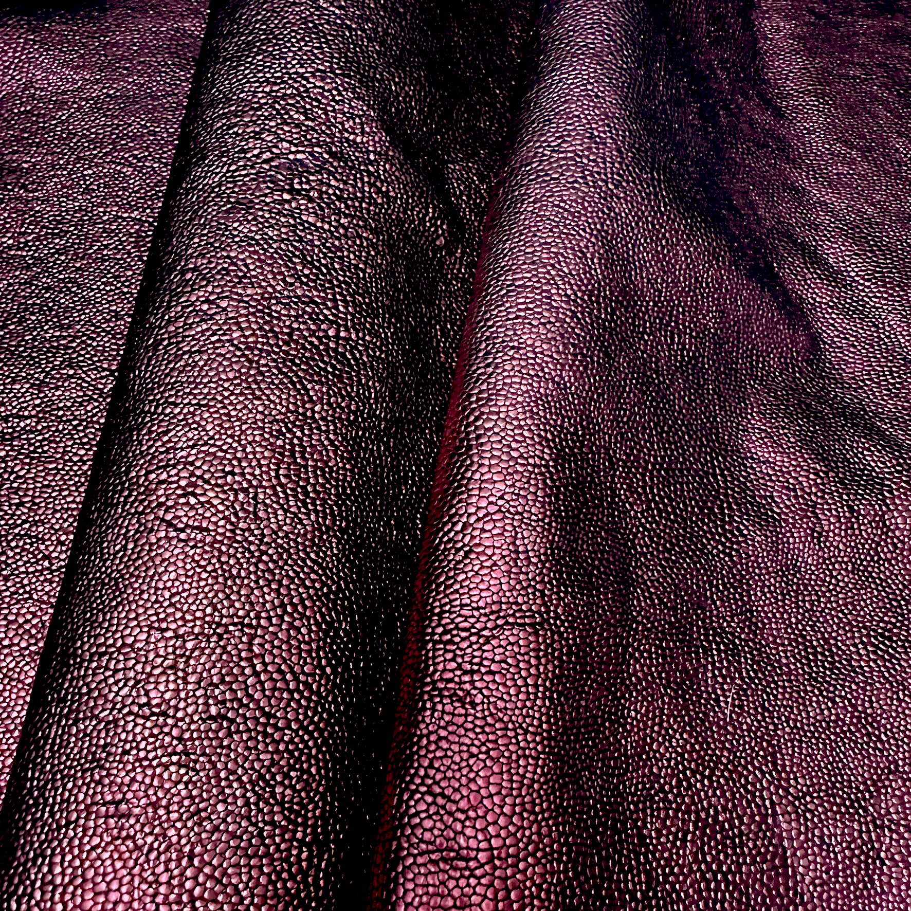 Schuh- & Taschenleder „Weinrot Metallic Noppe“ – Rindleder mit 3D-Noppenstruktur  