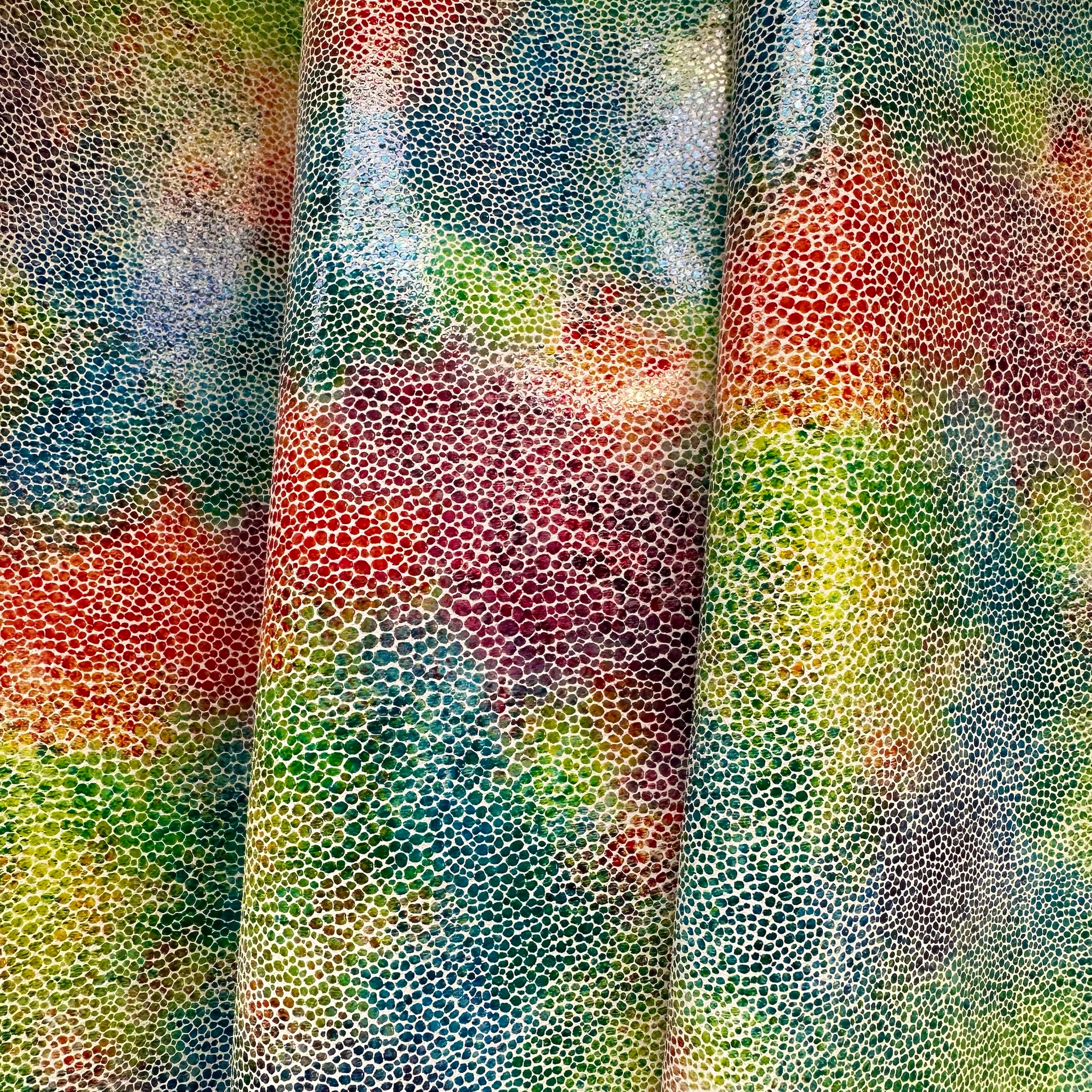Schuh- & Taschenleder „Rainbow Dots“ – Buntes Rindleder mit Zellstruktur-Prägung