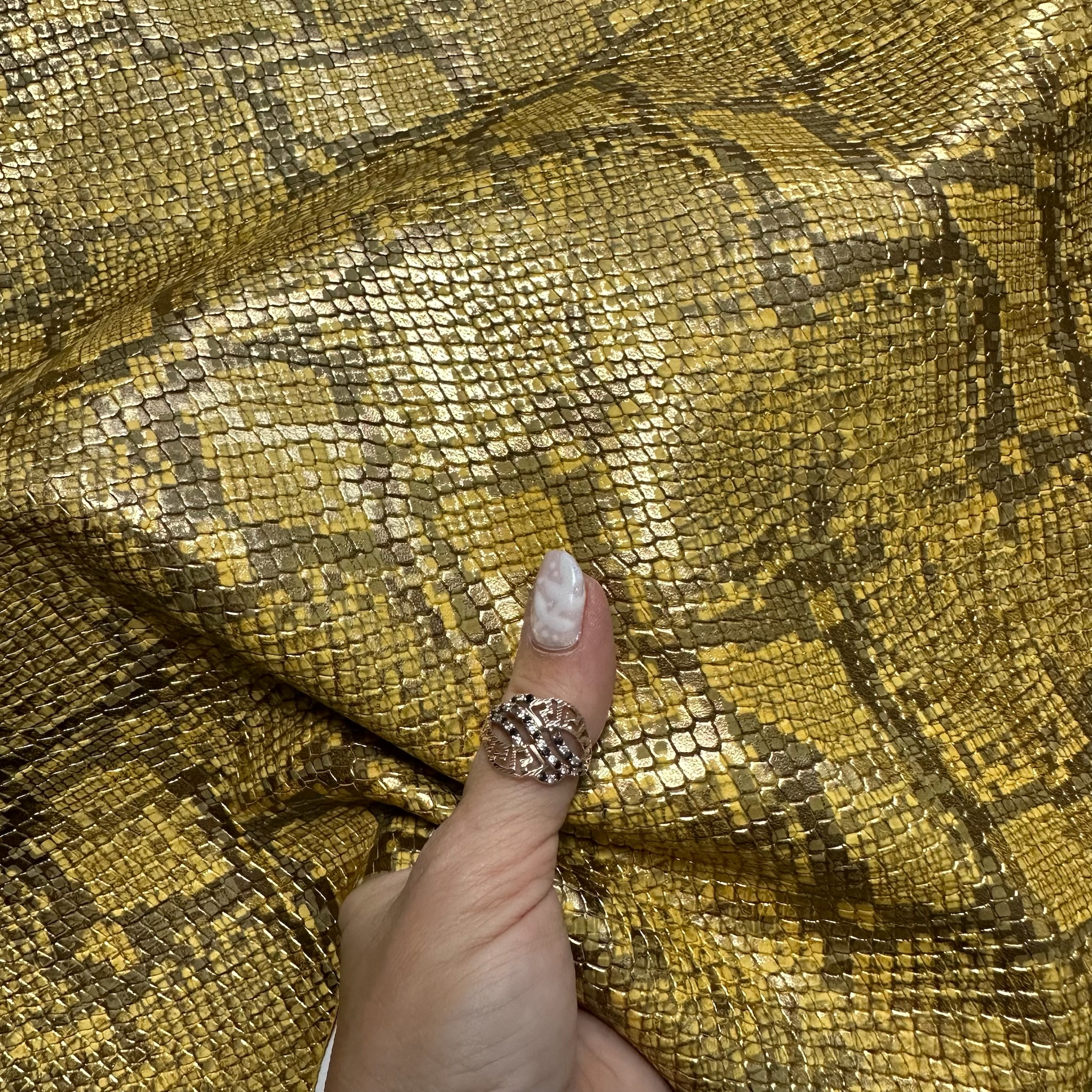 Schuh- & Taschenleder „Python Gold“ – Rindleder mit 3D-Reptilprägung & Metallic-Finish