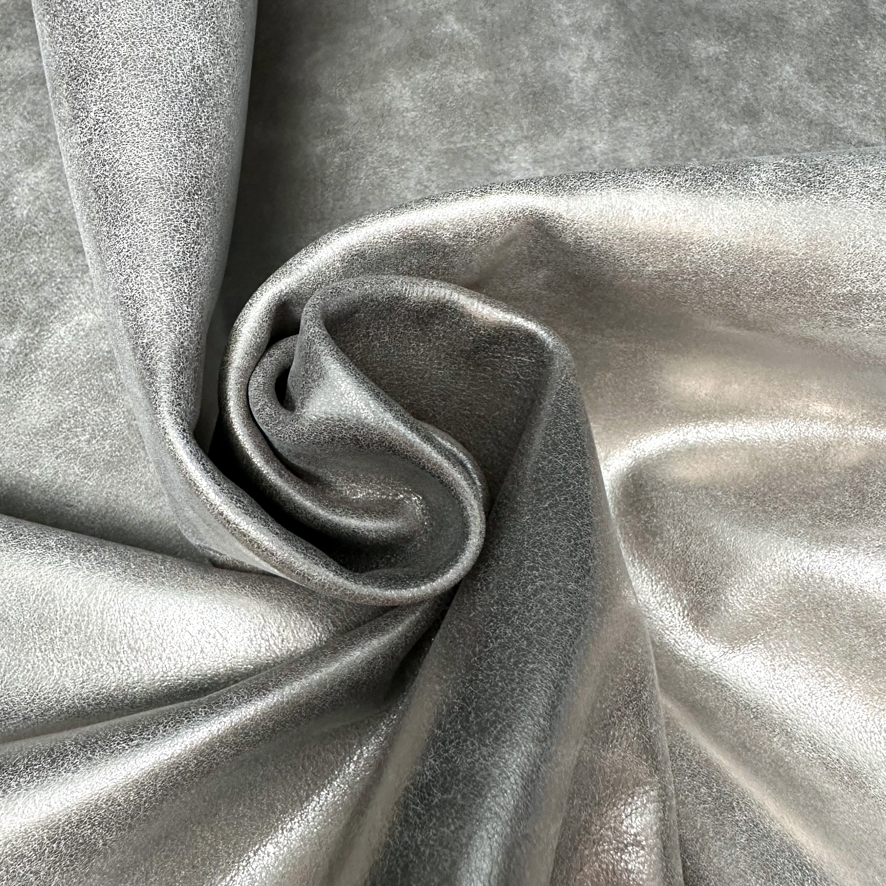 Schuh- & Taschenleder „Antiker Silberlook“ – Rindleder mit einer metallisch glänzenden Folierung  