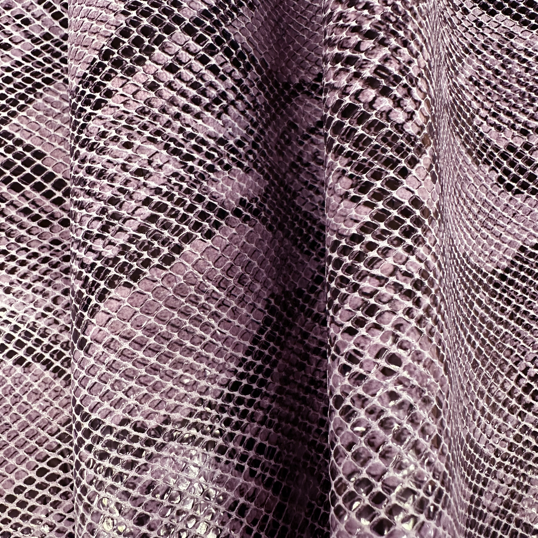 Schuh- & Taschenleder „Python Lila Glanz“ – Leder mit Schlangenmuster in einem hellen Lilaton