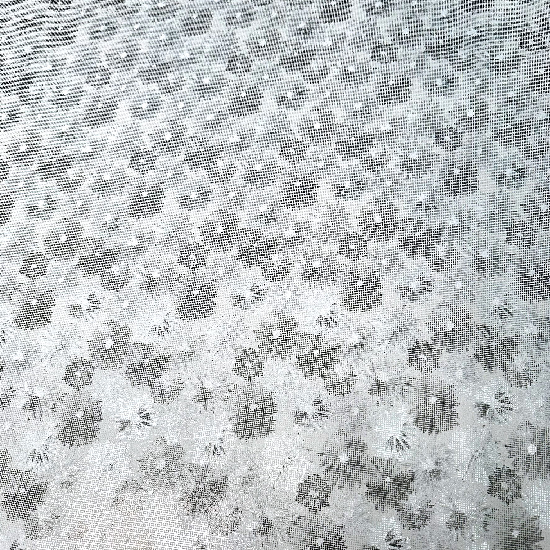 Schuh- & Taschenleder „Monochrome Blumen mit Silberglanz in Pixeloptik “ – Nubuk-Rindleder mit Folierung