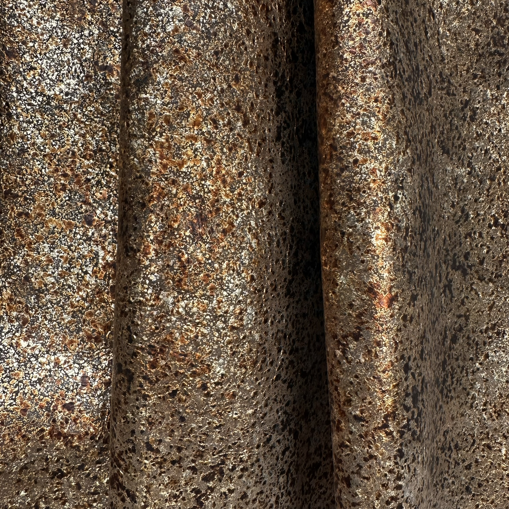 Schuh- & Taschenleder „Golden Marble Rust“ – Nubuk mit Goldfolierung und Marmoroptik