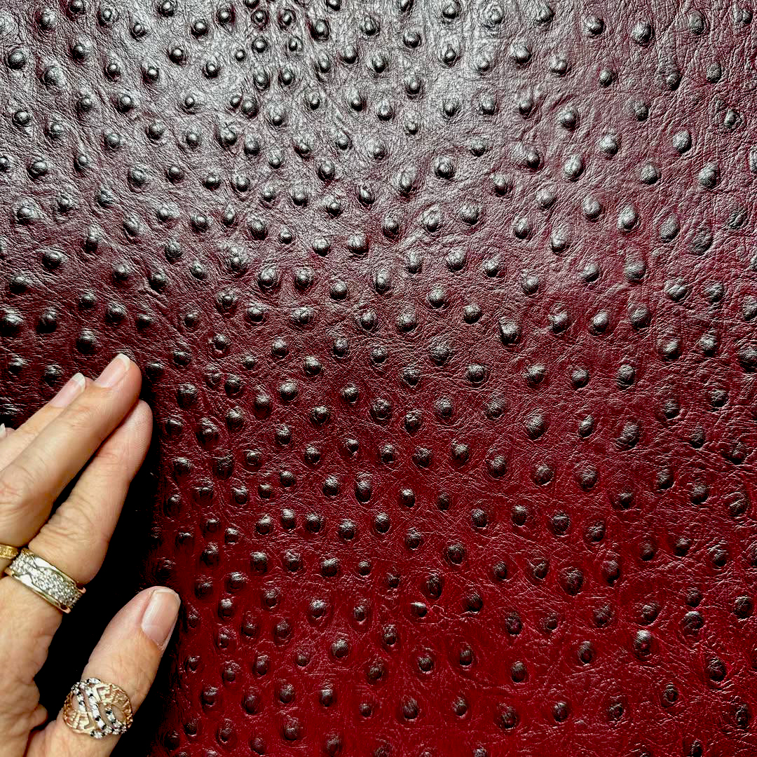 Schuh- & Taschenleder „Straußprägung Bordeaux“ – Rindleder in Straußenoptik