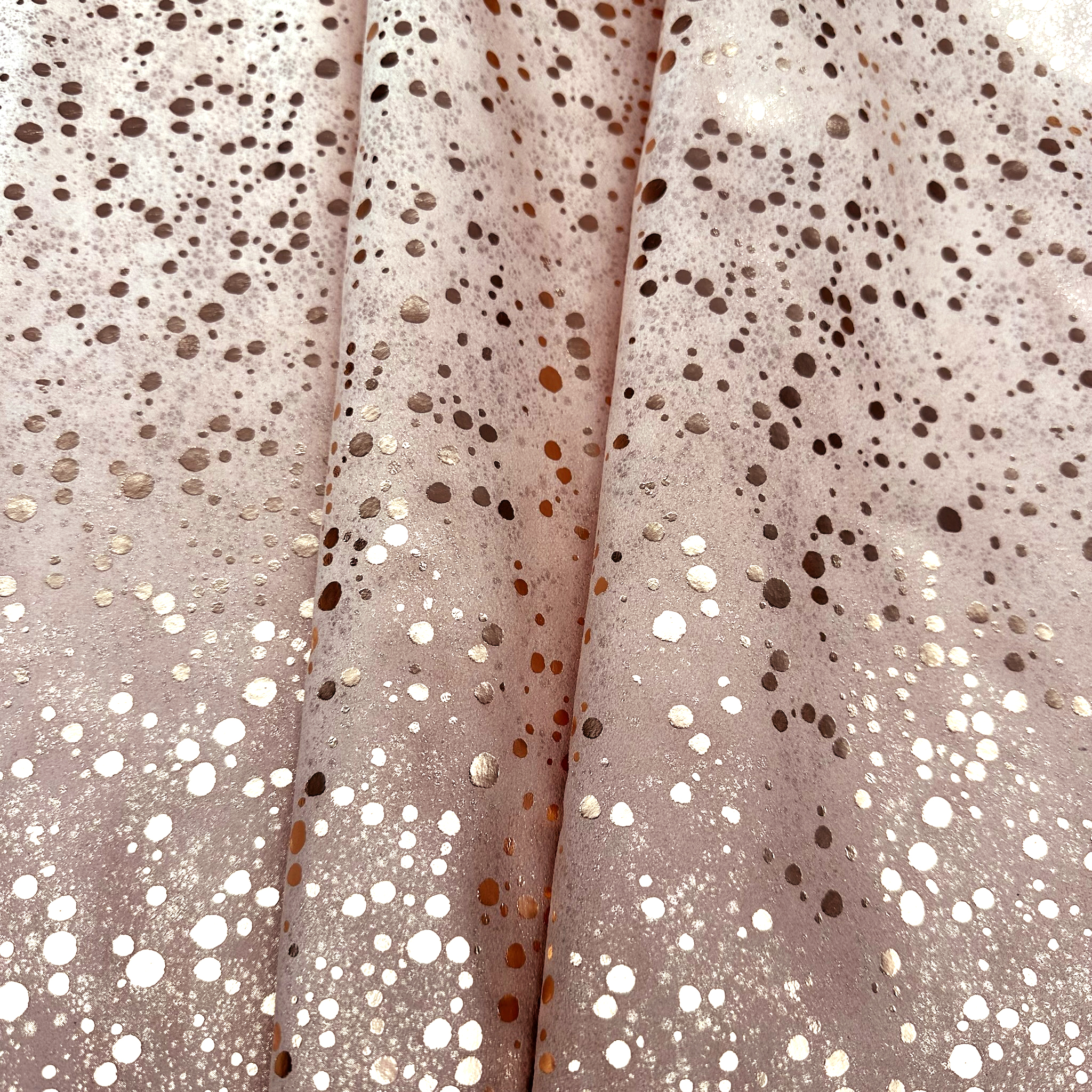 Schuh- & Taschenleder „Punkte Kupfer auf Nude (Hautfarbe)“ – Rindleder mit Metallic-Folierung