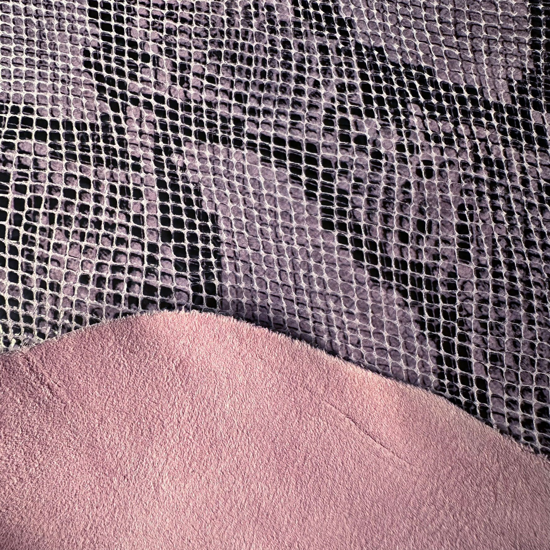 Schuh- & Taschenleder „Python Lila Glanz“ – Leder mit Schlangenmuster in einem hellen Lilaton