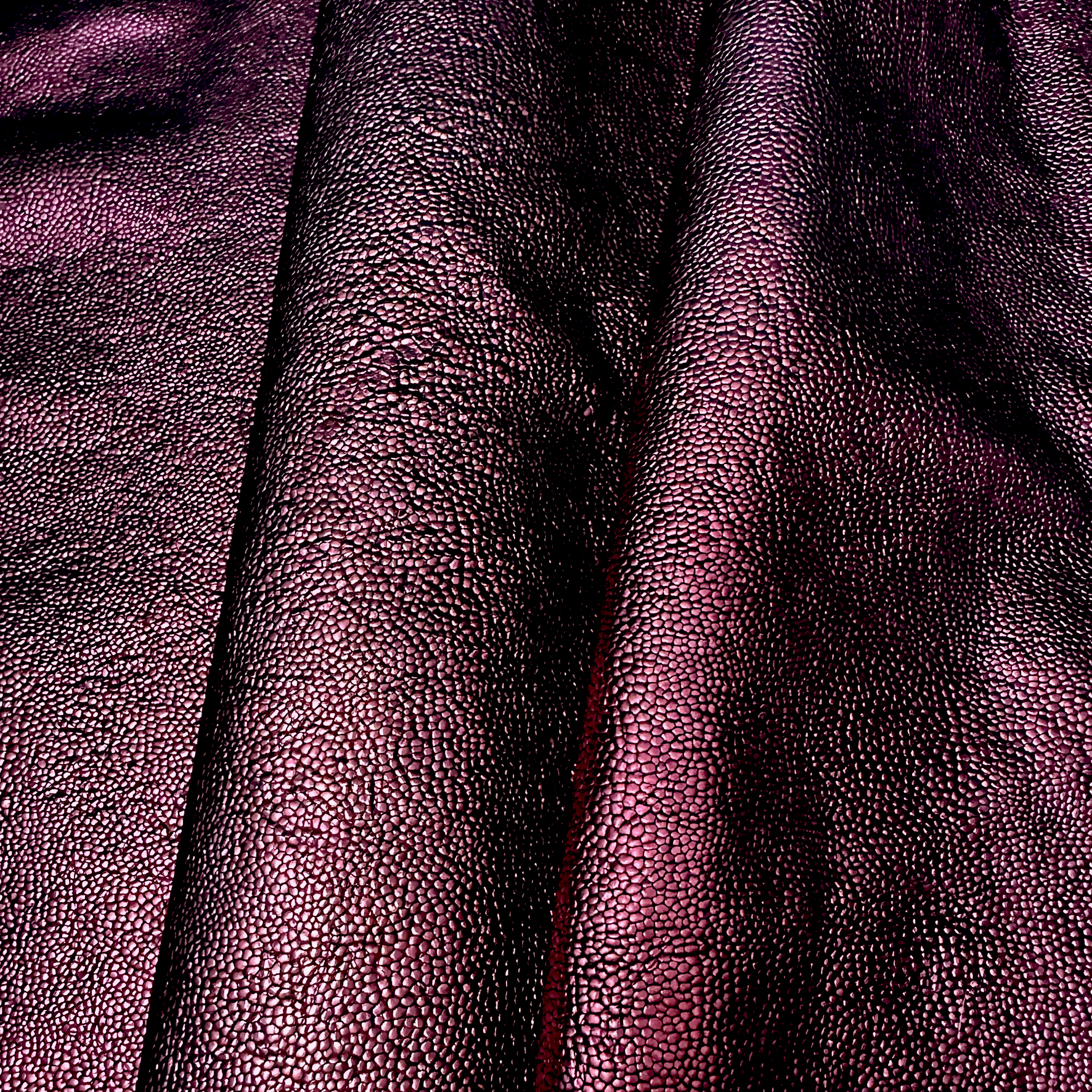 Schuh- & Taschenleder „Weinrot Metallic Noppe“ – Rindleder mit 3D-Noppenstruktur  