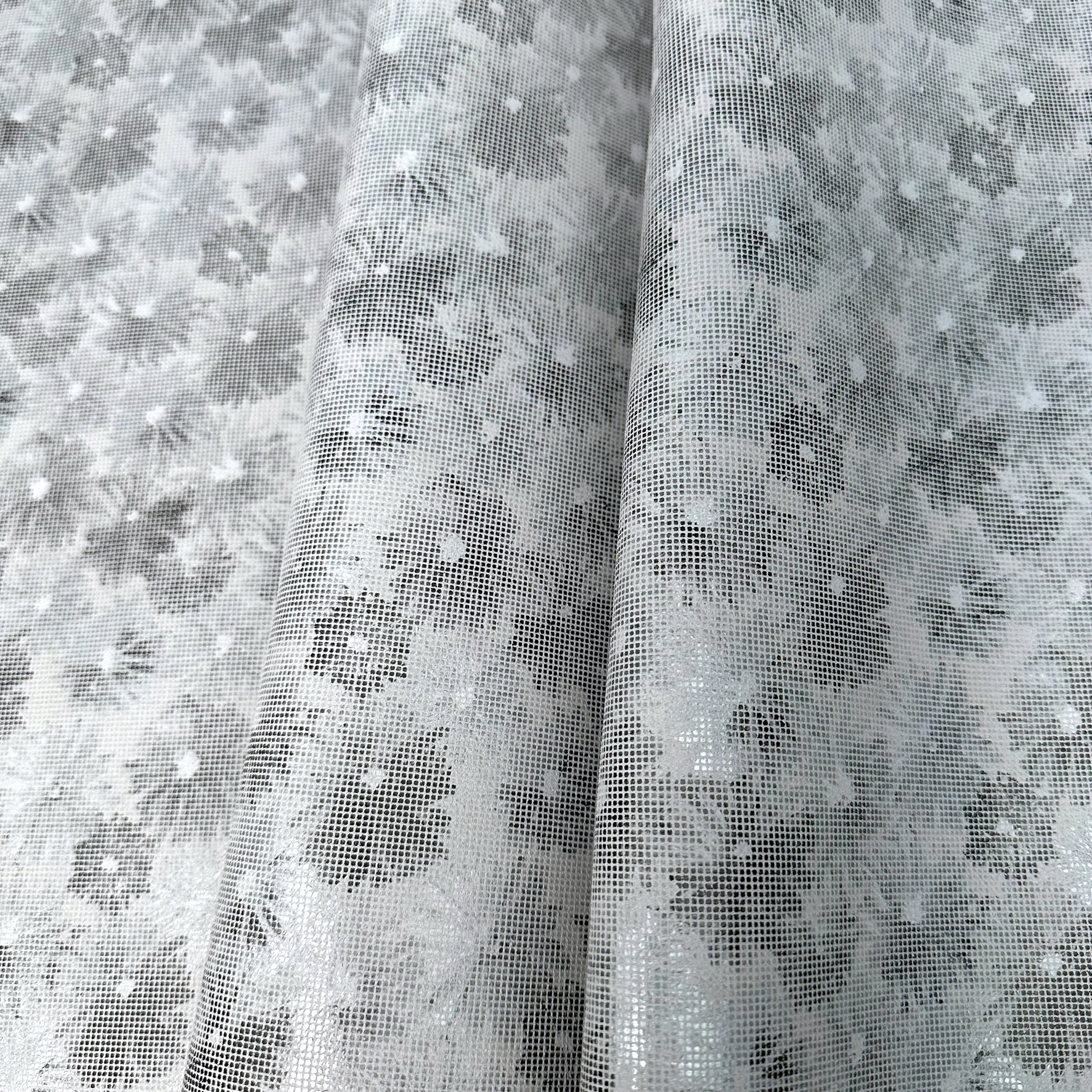 Schuh- & Taschenleder „Monochrome Blumen mit Silberglanz in Pixeloptik “ – Nubuk-Rindleder mit Folierung