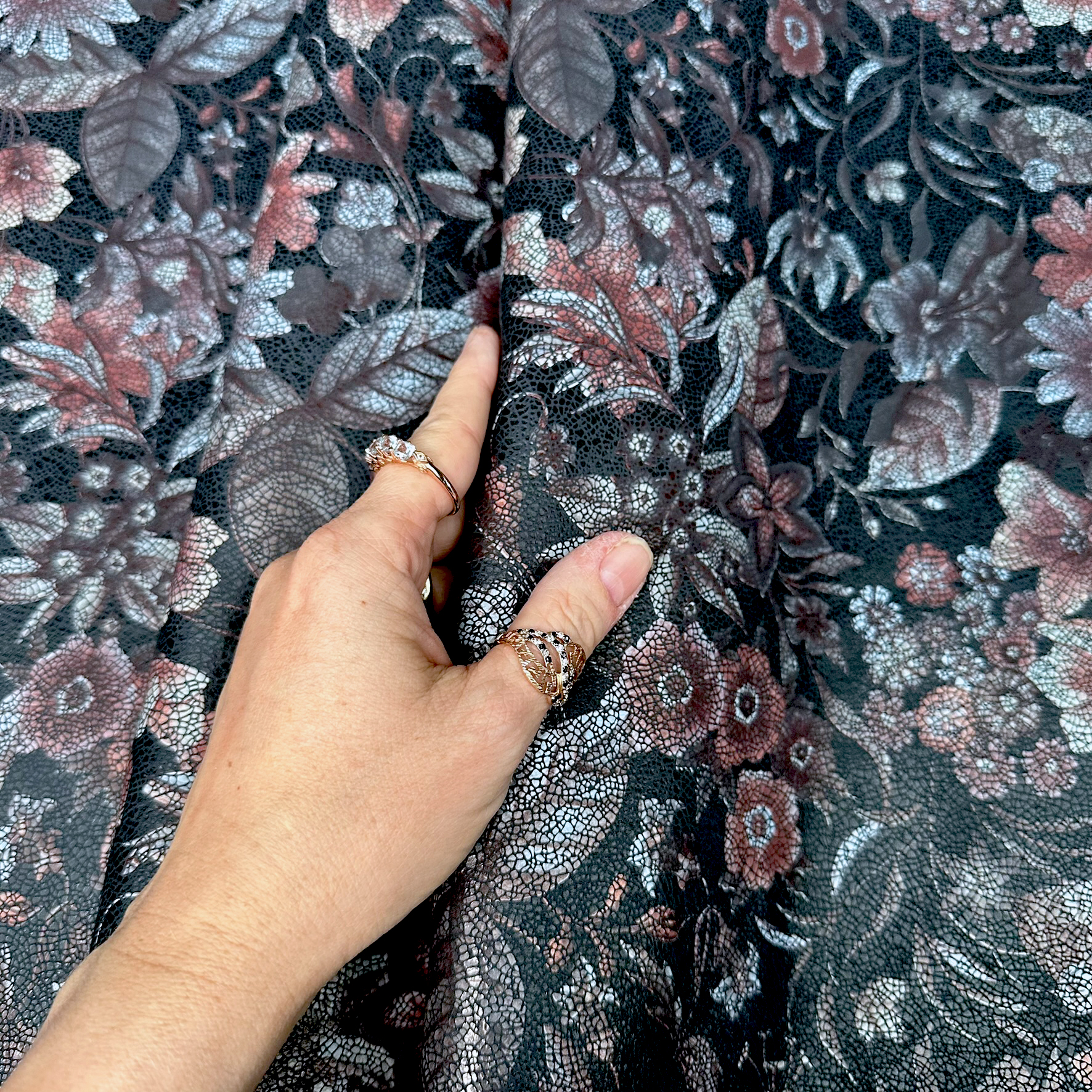 Schuh- & Taschenleder „Blumenmeer Multicolor in gedeckten Farben“ – Rindleder mit floraler Folierung in Mosaikoptik