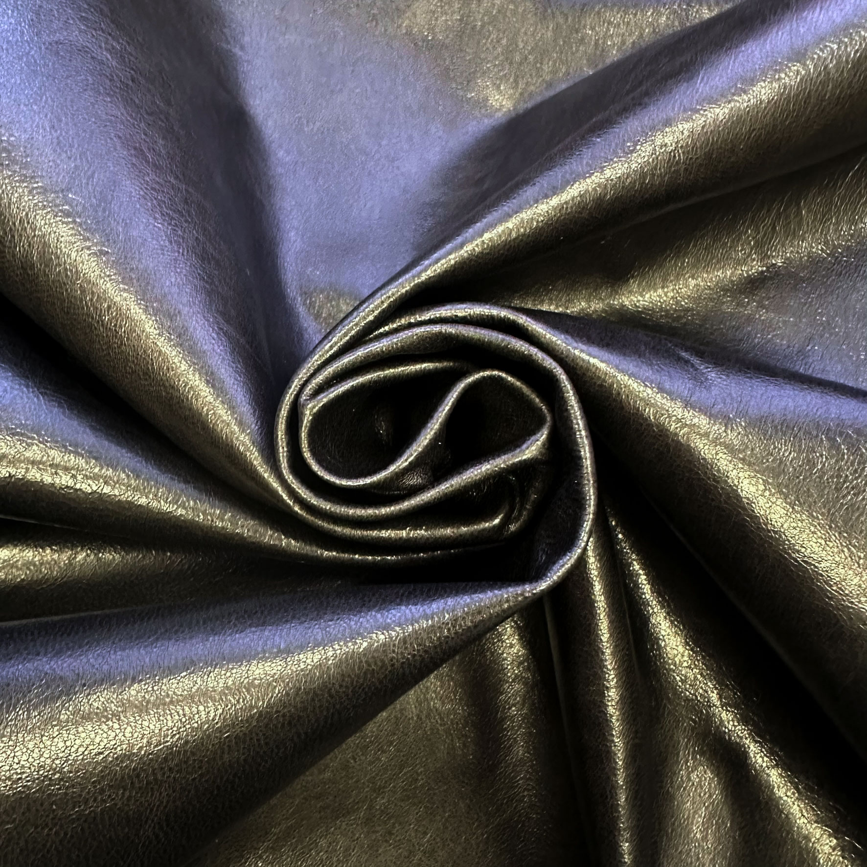 Bekleidungsleder  „Schwarz Crash“ – Lammleder in Antikoptik