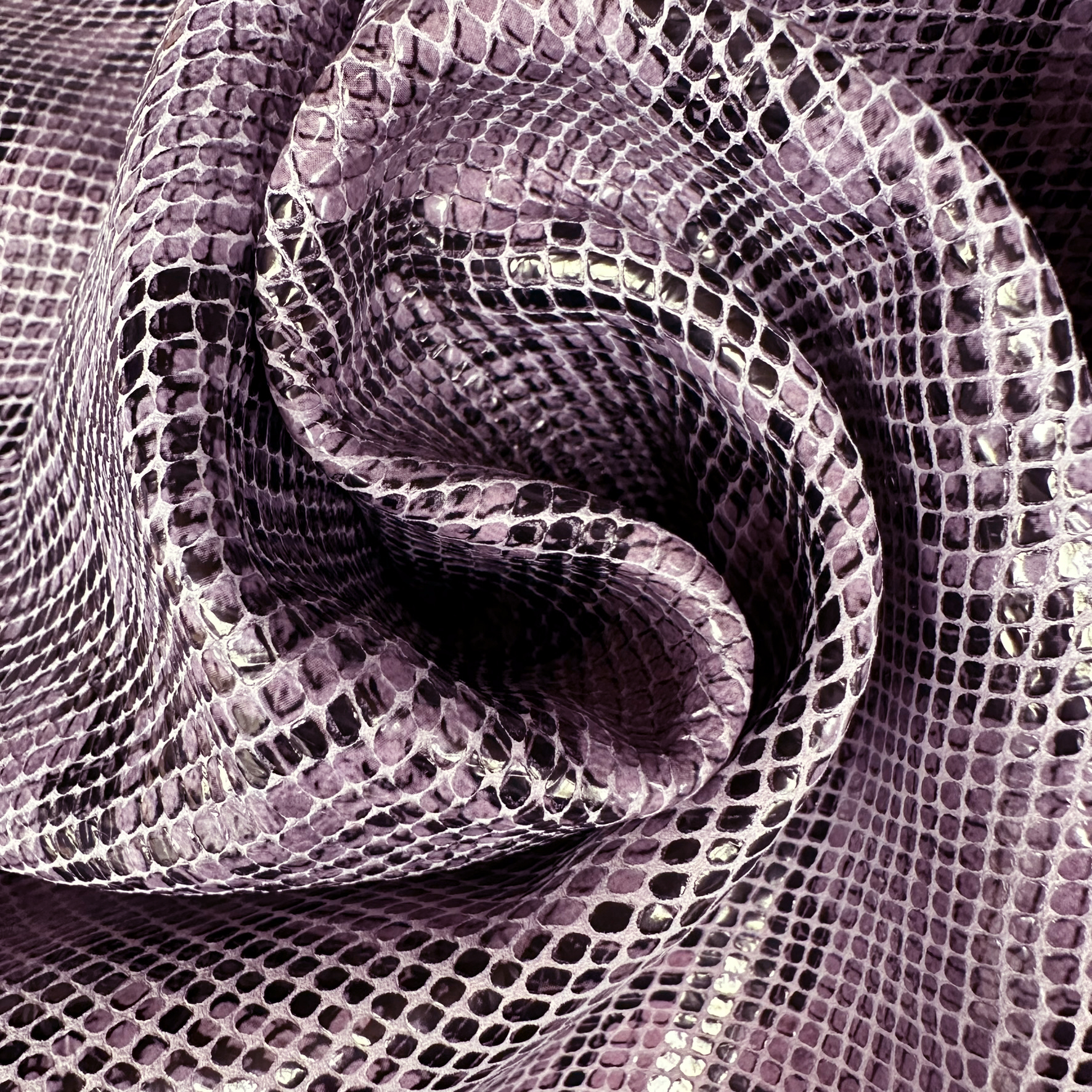 Schuh- & Taschenleder „Python Lila Glanz“ – Leder mit Schlangenmuster in einem hellen Lilaton