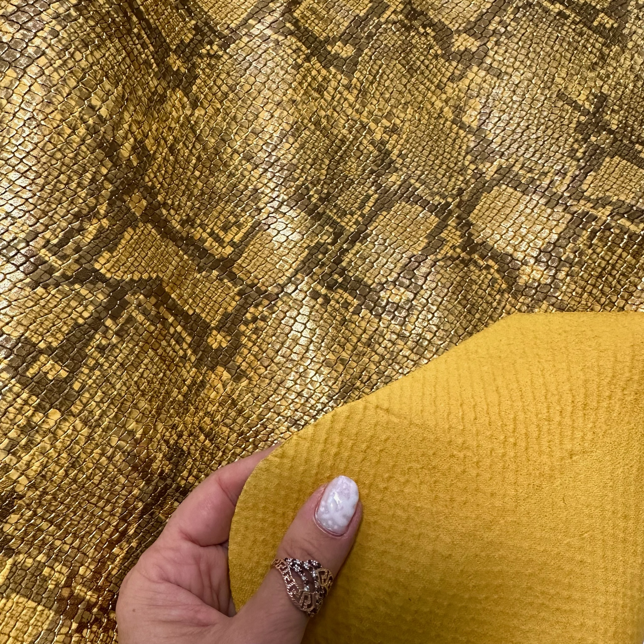 Schuh- & Taschenleder „Python Gold“ – Rindleder mit 3D-Reptilprägung & Metallic-Finish