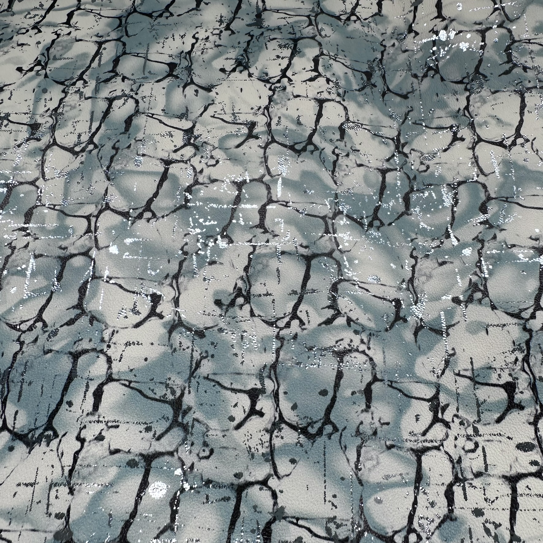 Schuh- & Taschenleder „Abstract Silver Smoke“ – Lammnappa mit Metallic-Print