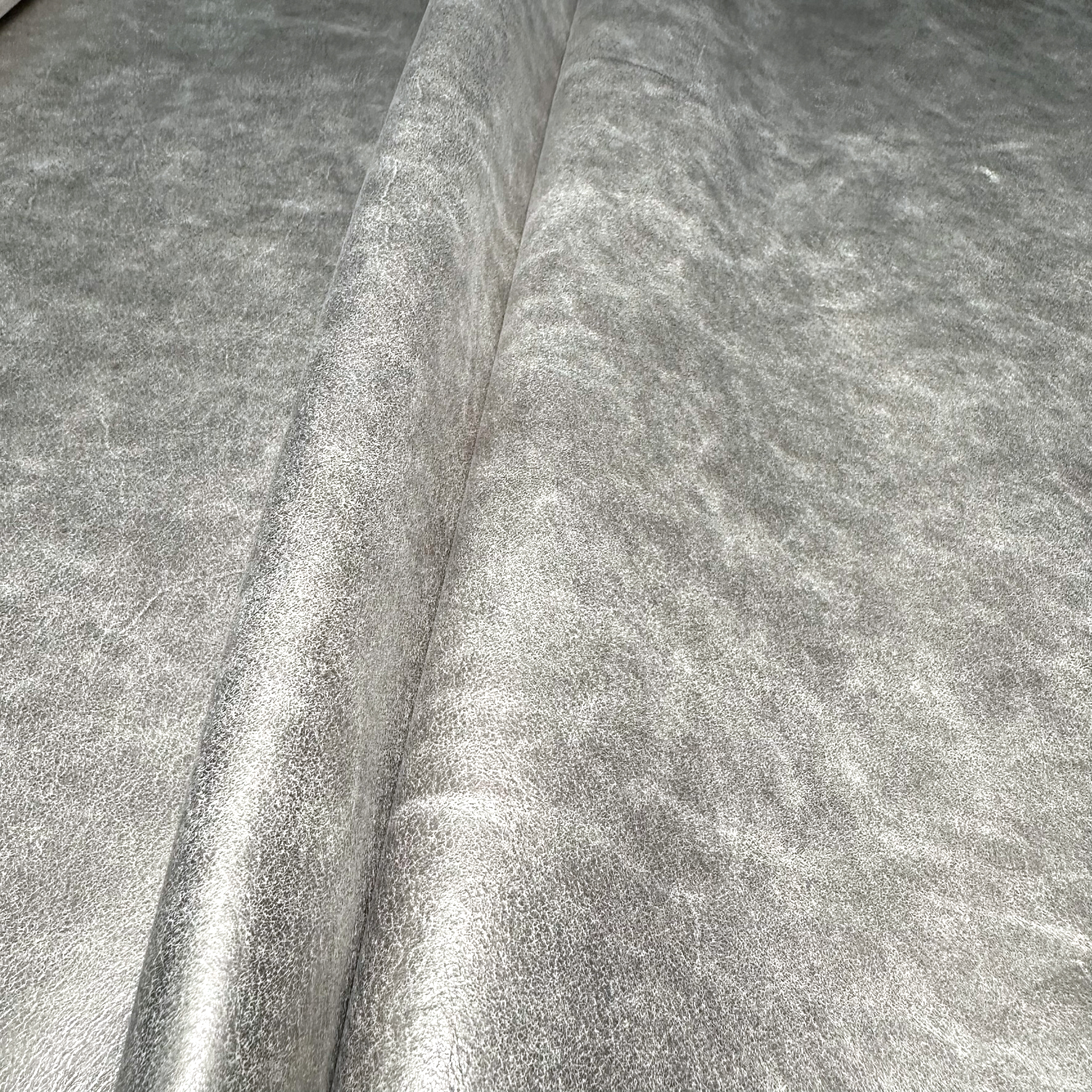 Schuh- & Taschenleder „Antiker Silberlook“ – Rindleder mit einer metallisch glänzenden Folierung  