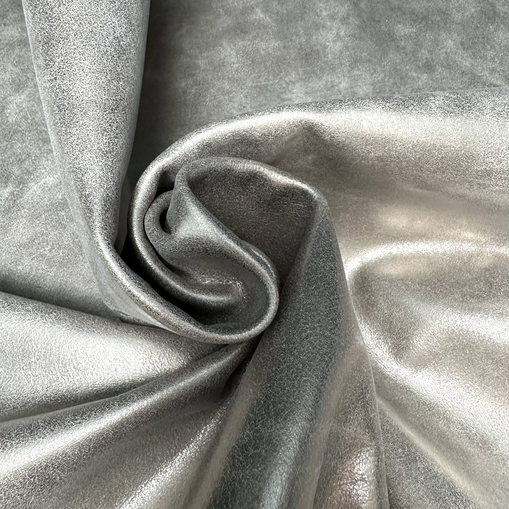 Schuh- & Taschenleder „Antiker Silberlook“ – Rindleder mit einer metallisch glänzenden Folierung  