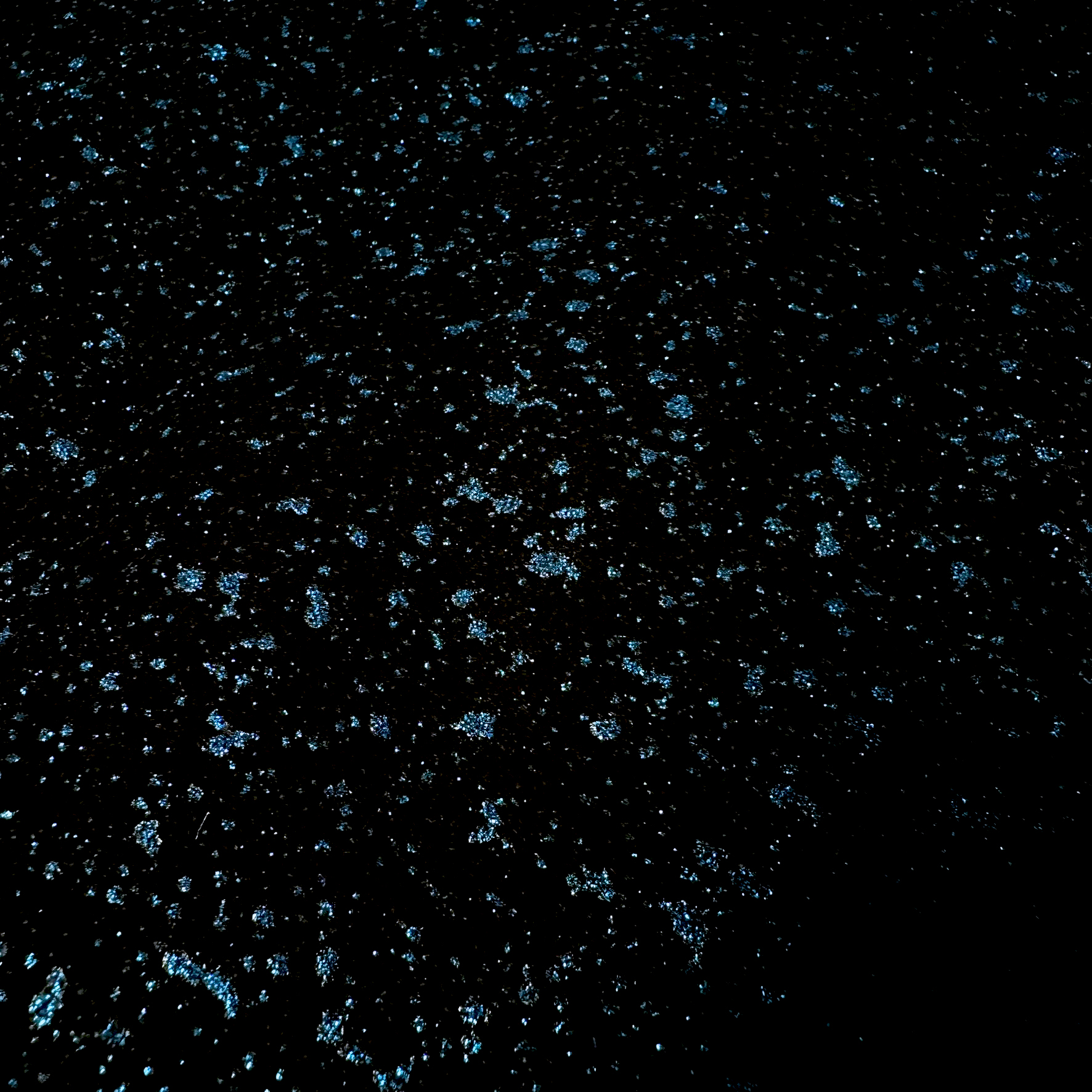 Schuh- & Taschenleder „Blauer Glitteruniversum“ – Schwarzes Lammleder mit Glitter in Blau-Metallic 