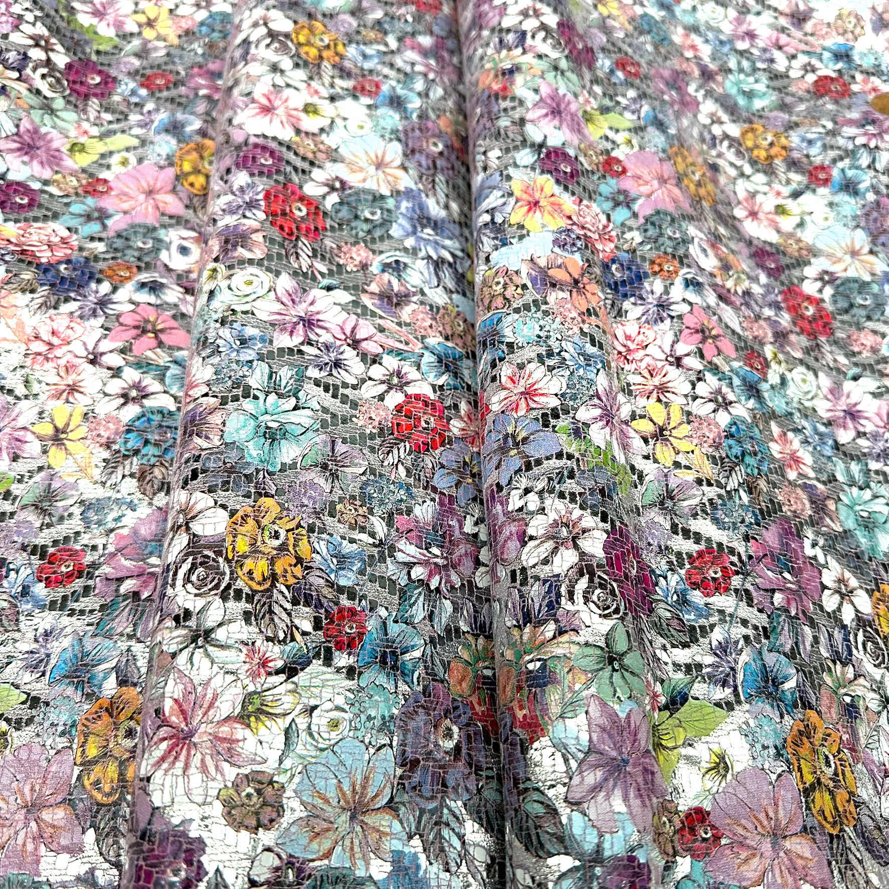 Schuh- & Taschenleder „Blumenmeer Multicolor mit Silberakzenten“ – Rindleder mit floraler Folierung in Mosaikoptik 