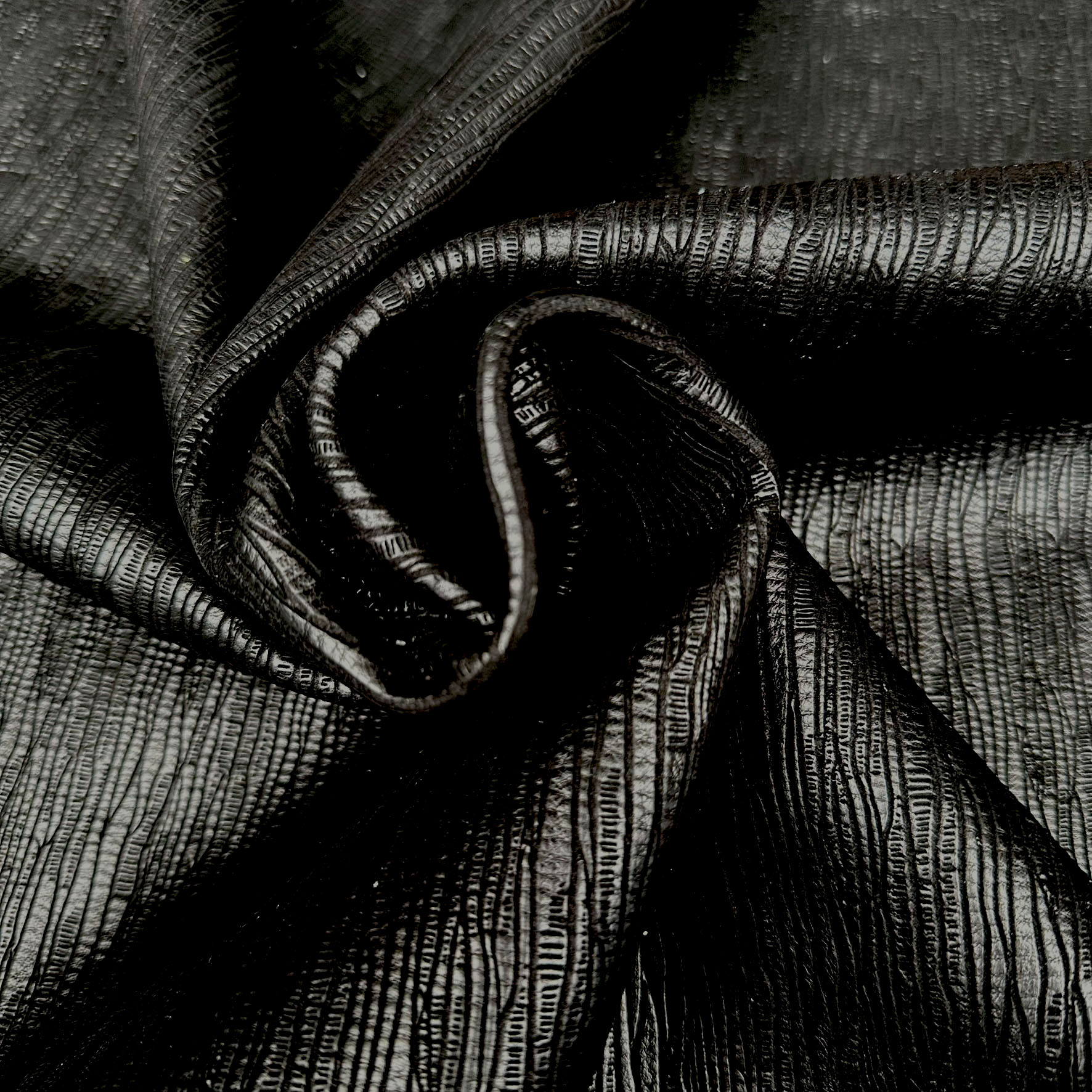 Schuh- & Taschenleder „Motion Lines Black“ – Rindleder mit dynamischer Strukturprägung