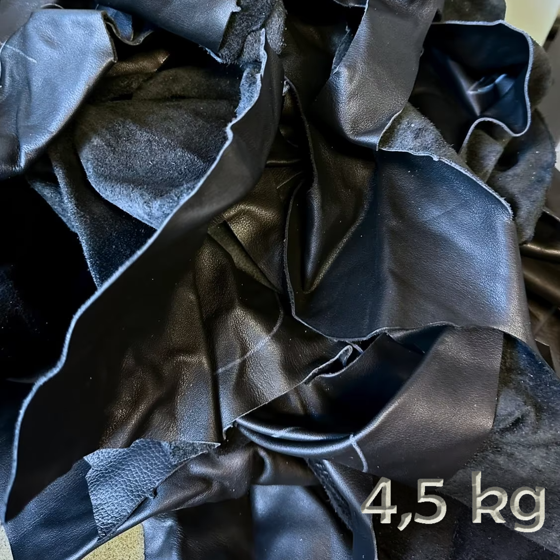 4,5 kg schwarze Lederreste 3-5 Hand Groß Schusterbedarf