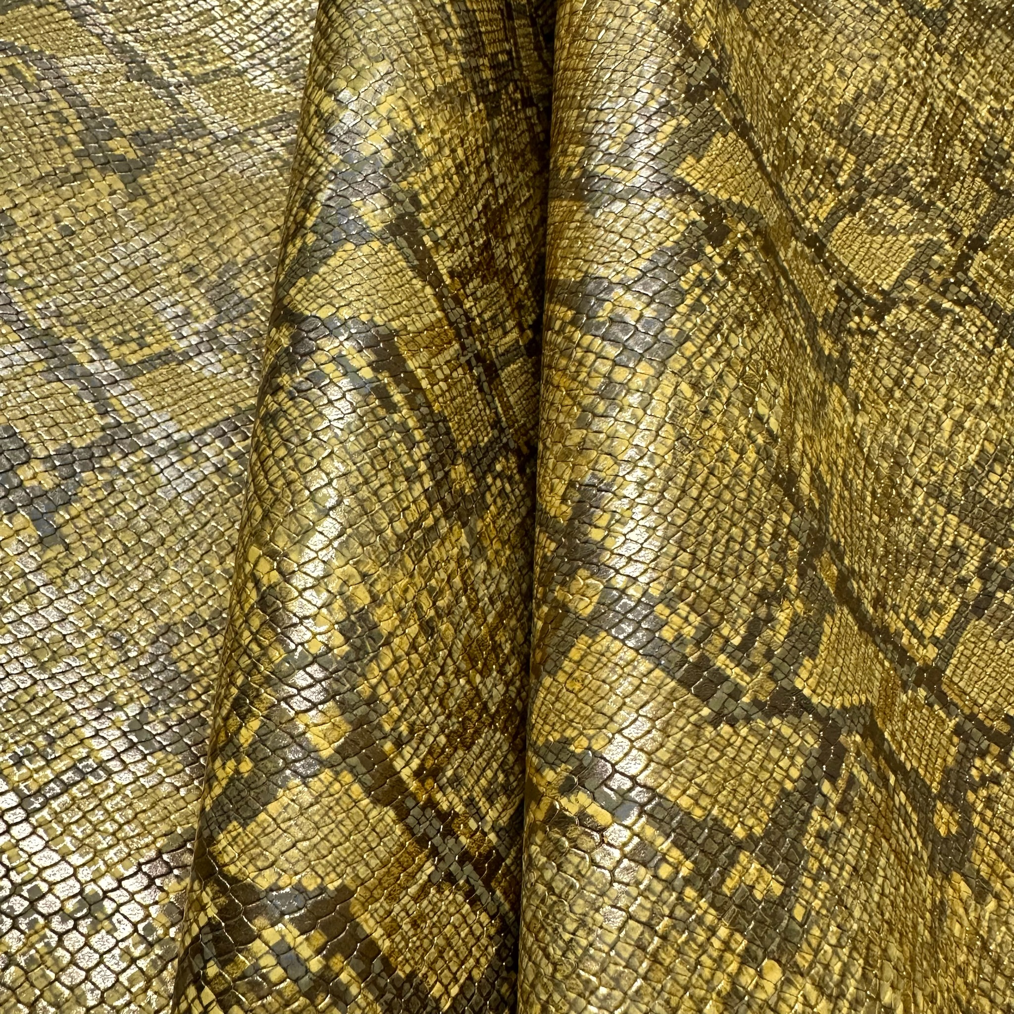Schuh- & Taschenleder „Python Gold“ – Rindleder mit 3D-Reptilprägung & Metallic-Finish