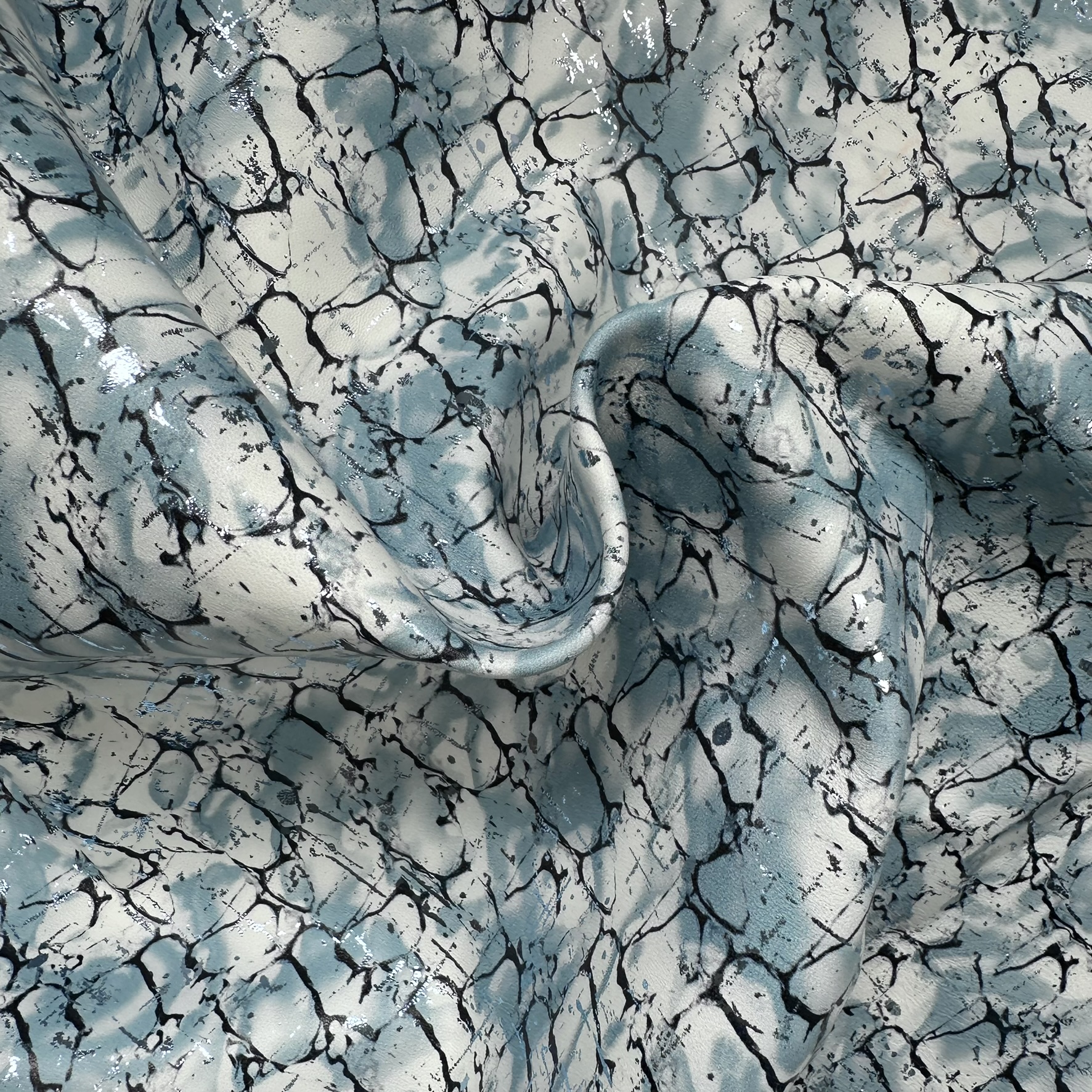 Schuh- & Taschenleder „Abstract Silver Smoke“ – Lammnappa mit Metallic-Print